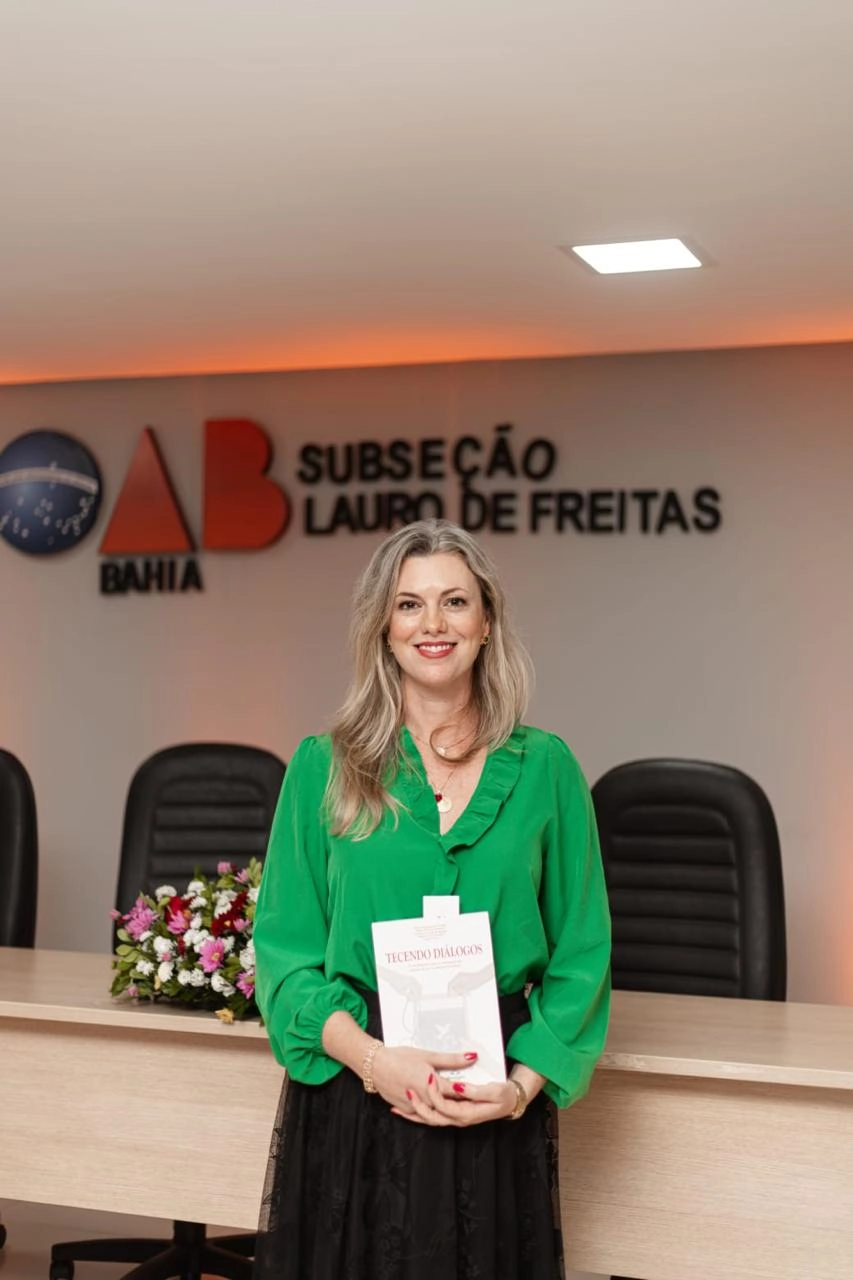 Retrato profissional da advogada e mediadora Lizandra Colossi